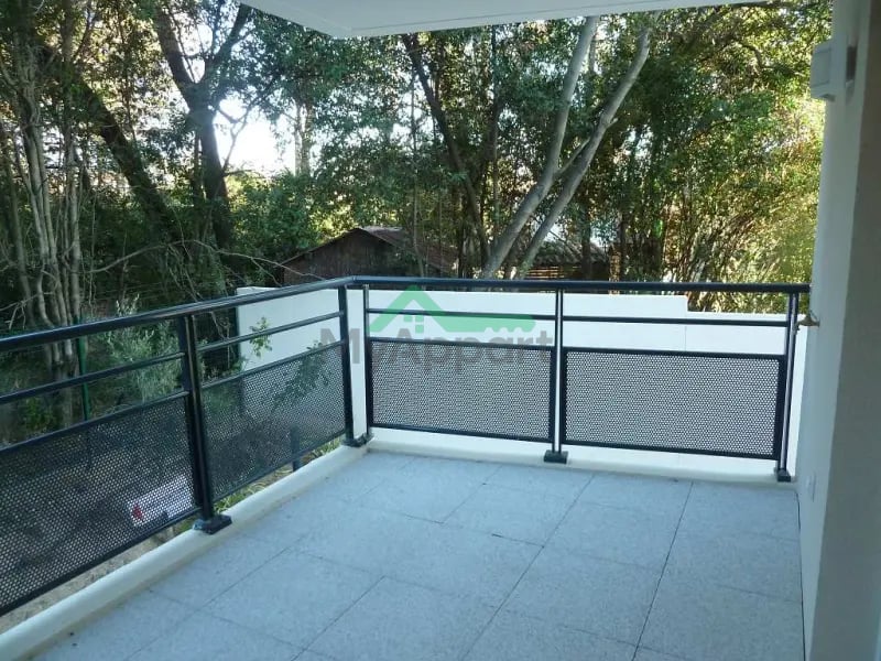 Studio meublé avec terrasse et parking — photo 6