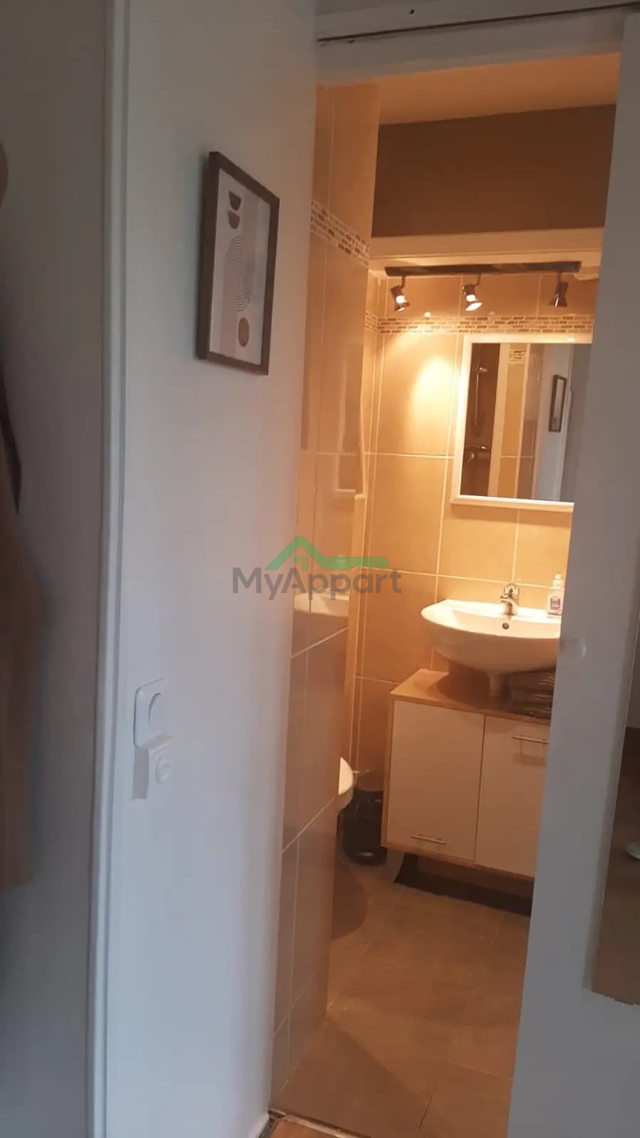 Studio rénové meublé balcon vue dégagée — photo 2