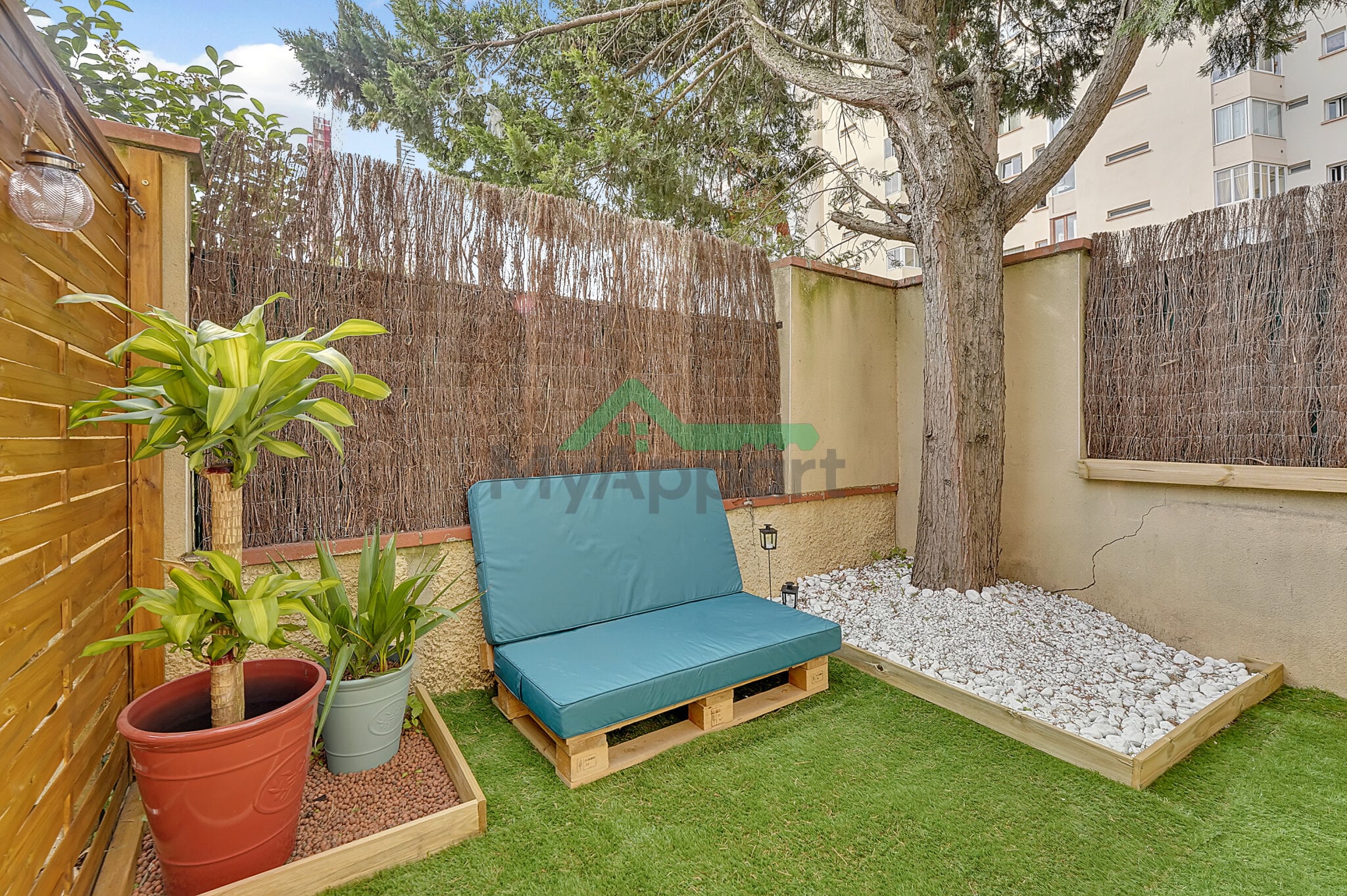 Studio meublé avec terrasse et jardin — photo 9