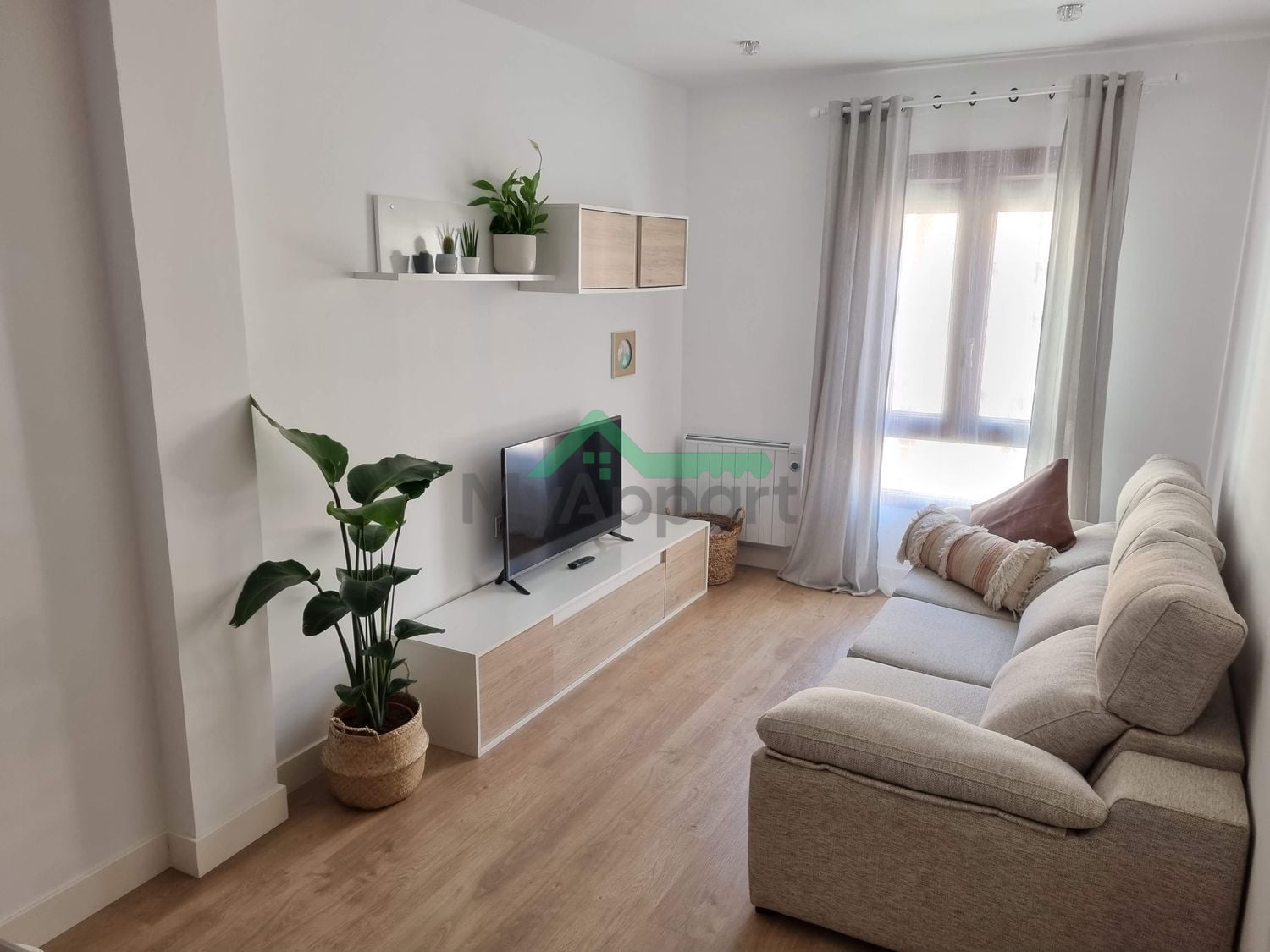 Piso céntrico reformado con balcón — foto 1
