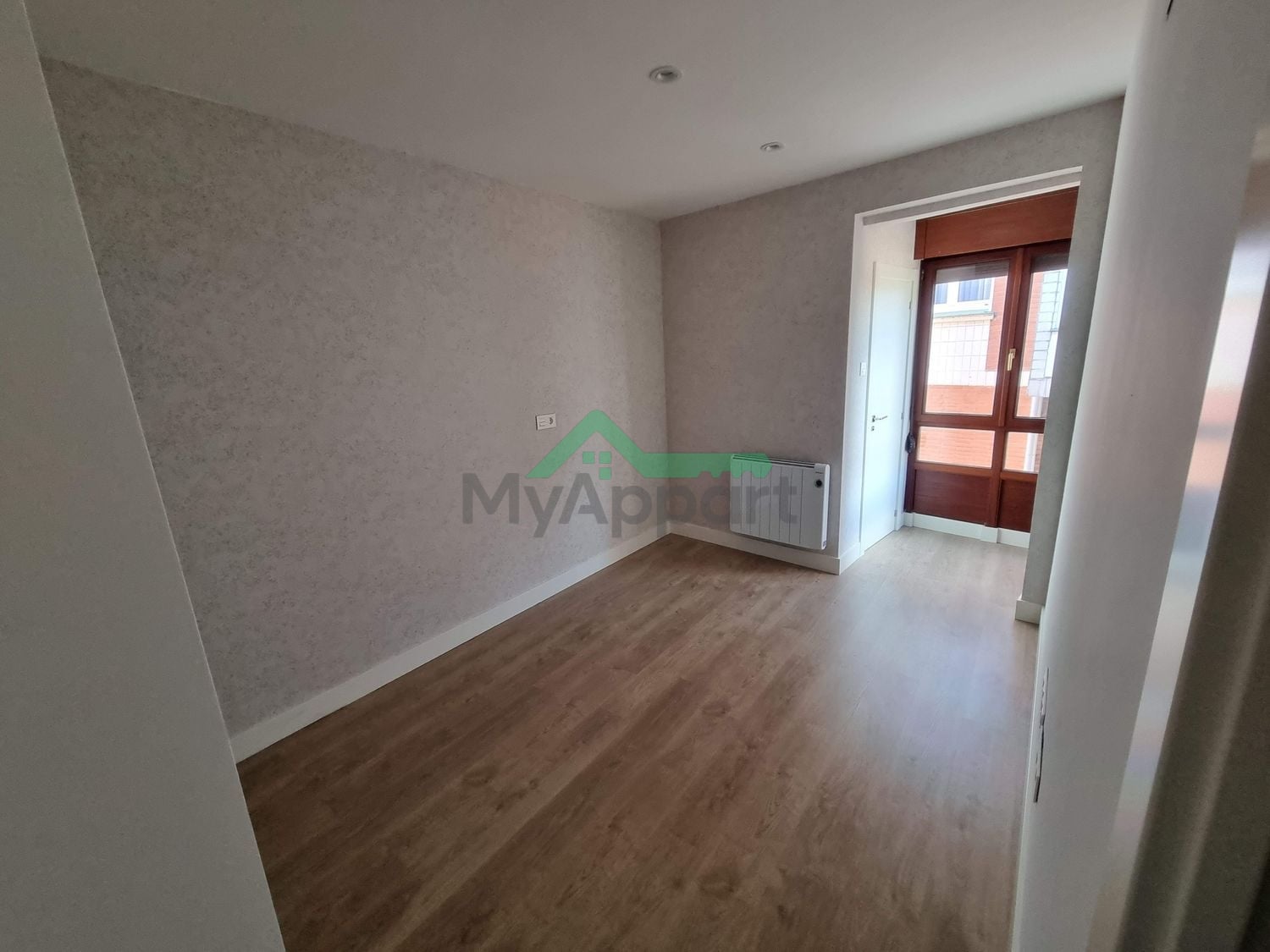 Piso céntrico reformado con balcón — foto 11
