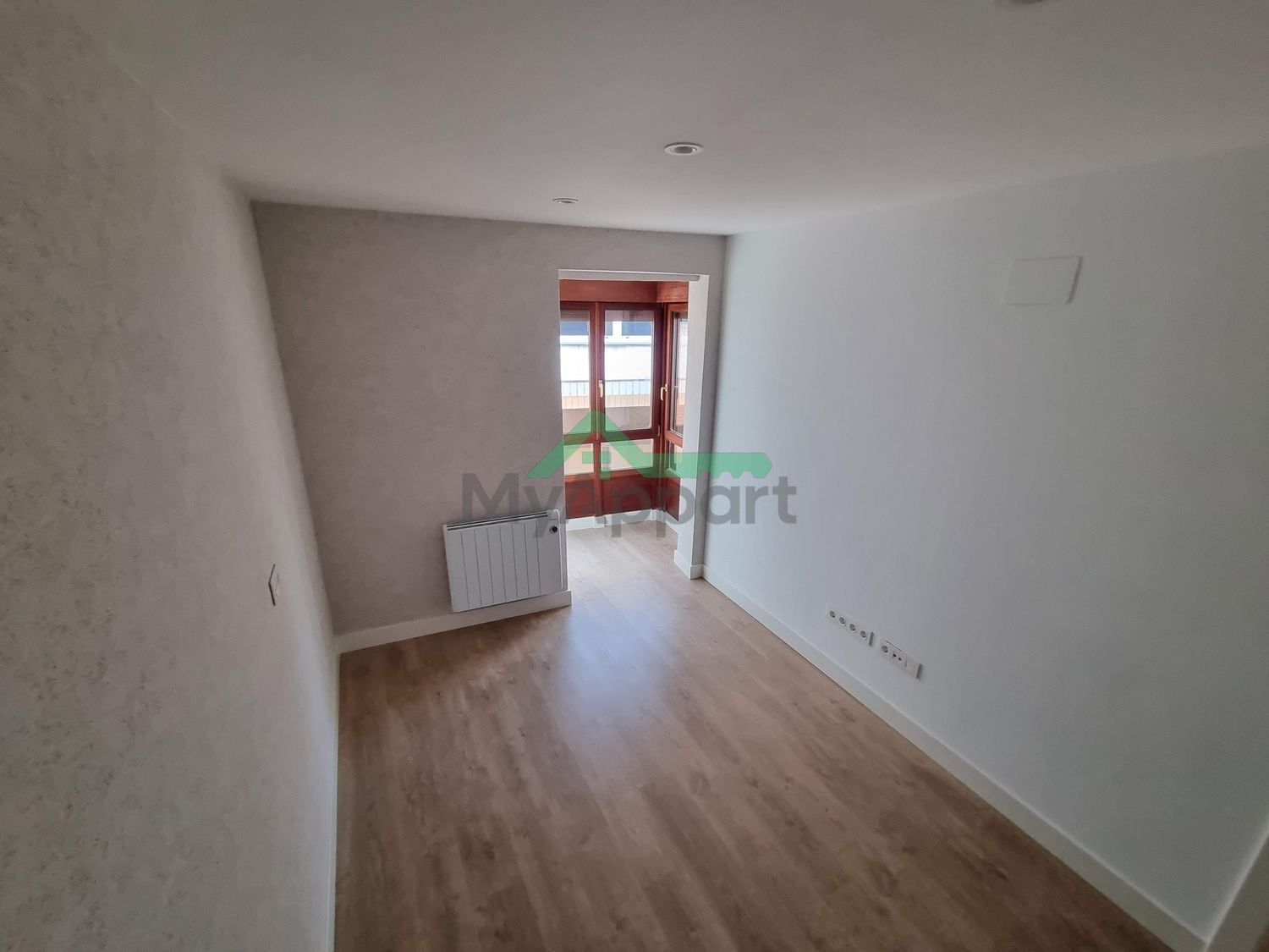 Piso céntrico reformado con balcón — foto 12