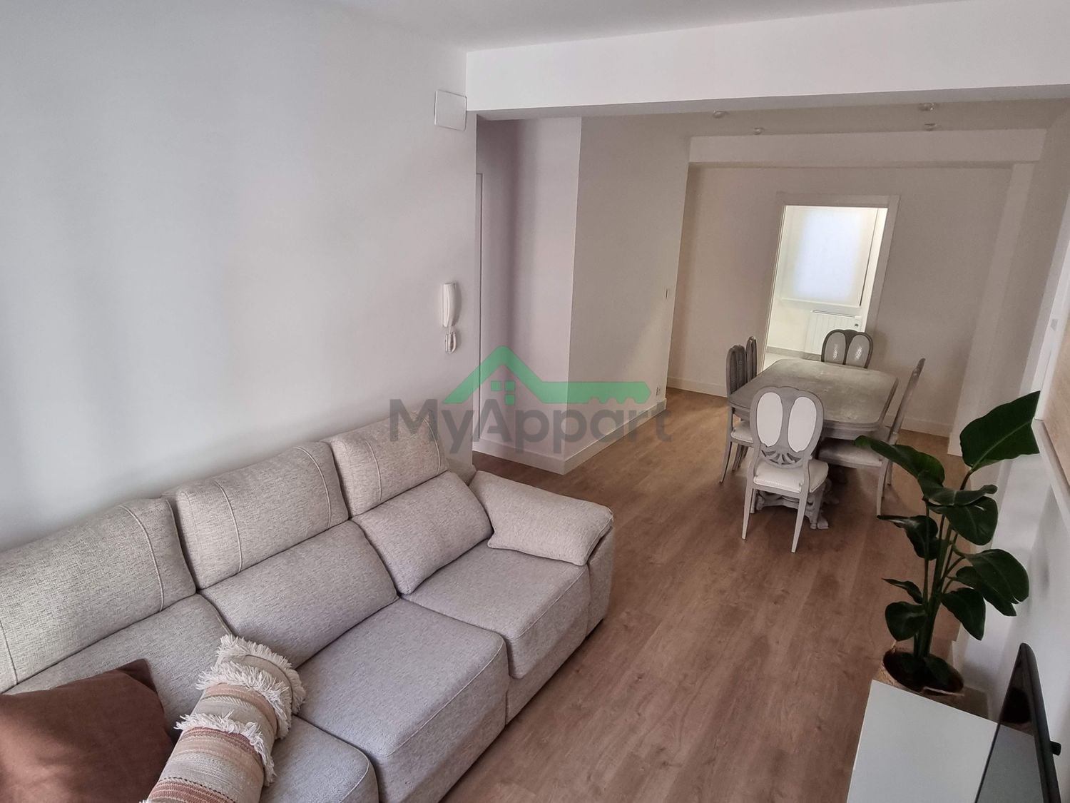 Piso céntrico reformado con balcón — foto 3
