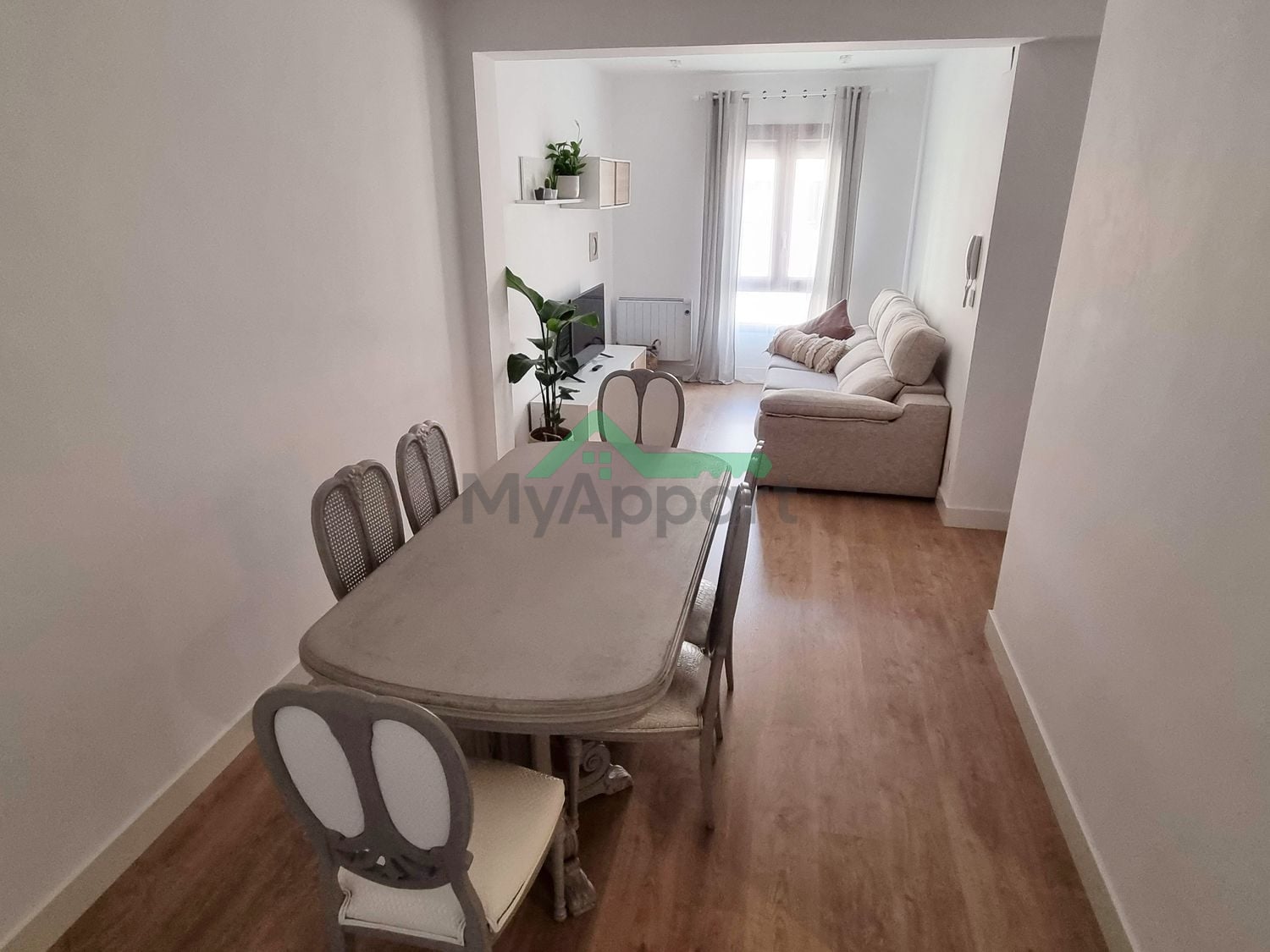 Piso céntrico reformado con balcón — foto 4