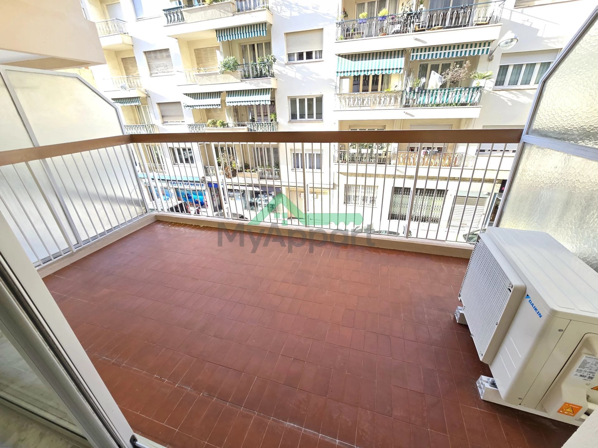Appartement 2 pièces rénové terrasse — photo 3