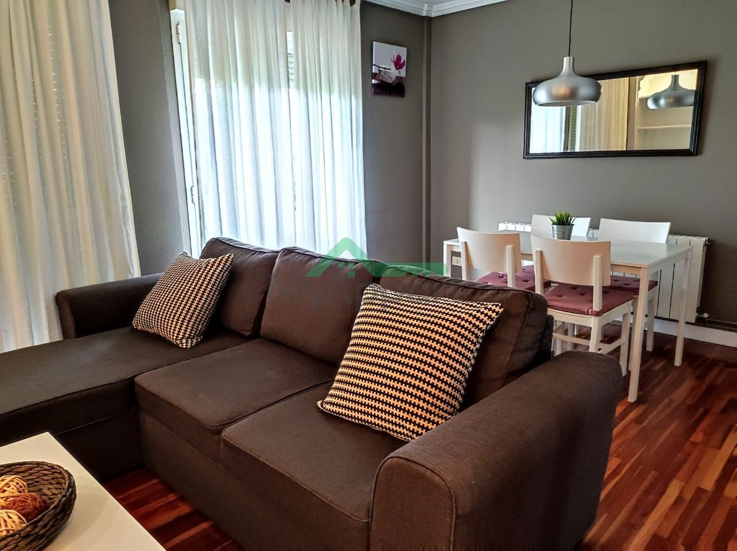 Piso con terraza y vistas despejadas — foto 1