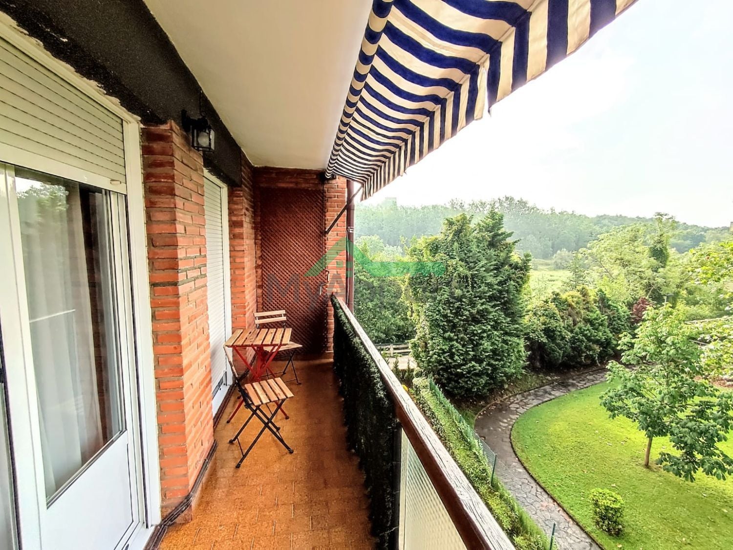 Piso con terraza y vistas despejadas — foto 2