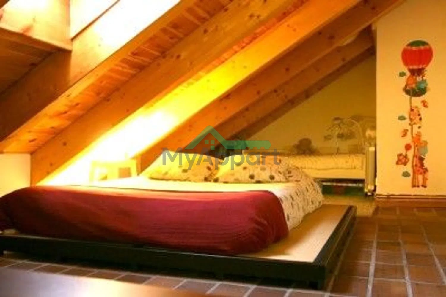 Apartamento abuhardillado amueblado soleado — foto 4