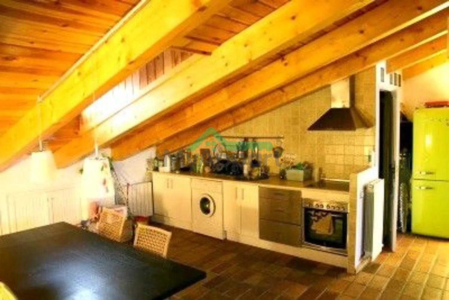 Apartamento abuhardillado amueblado soleado — foto 3