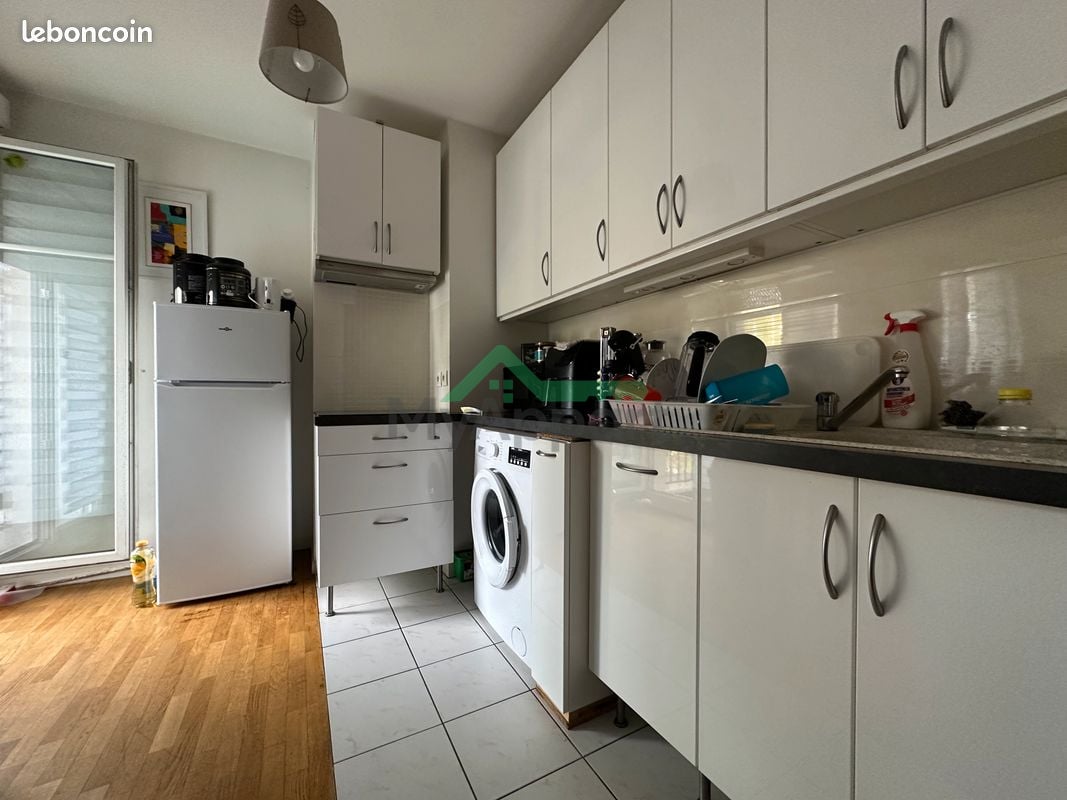Studio meublé avec balcon et parking