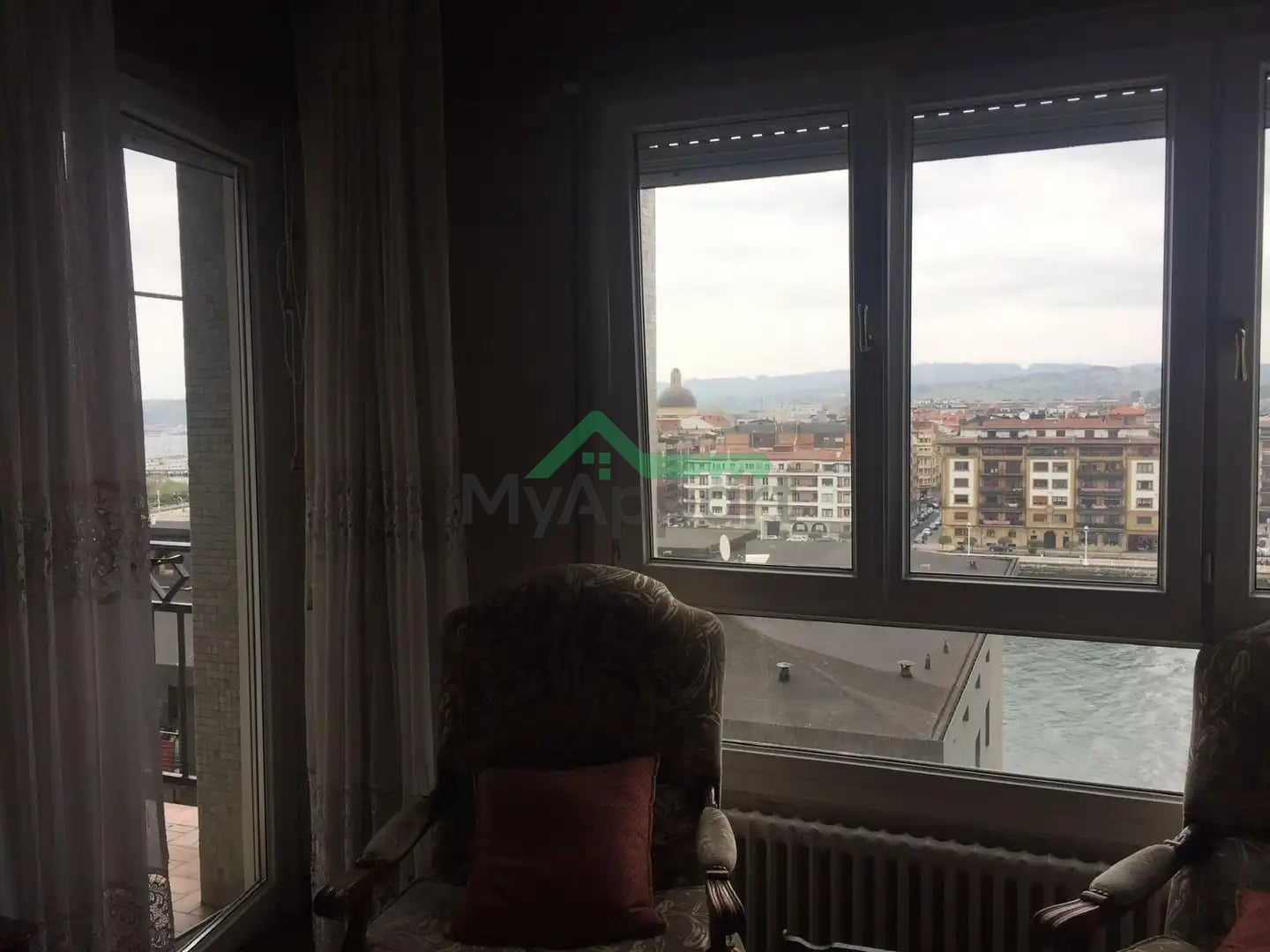 Piso amueblado luminoso con terraza y garaje — foto 9