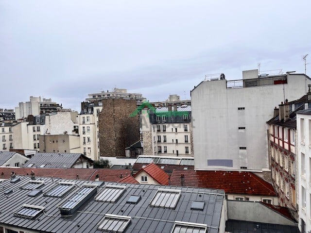 Location Studio 18 m² Paris 18ème - Grandes Carrières-Clichy — photo 8