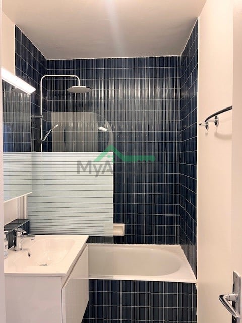 Location Studio 18 m² Paris 18ème - Grandes Carrières-Clichy — photo 5