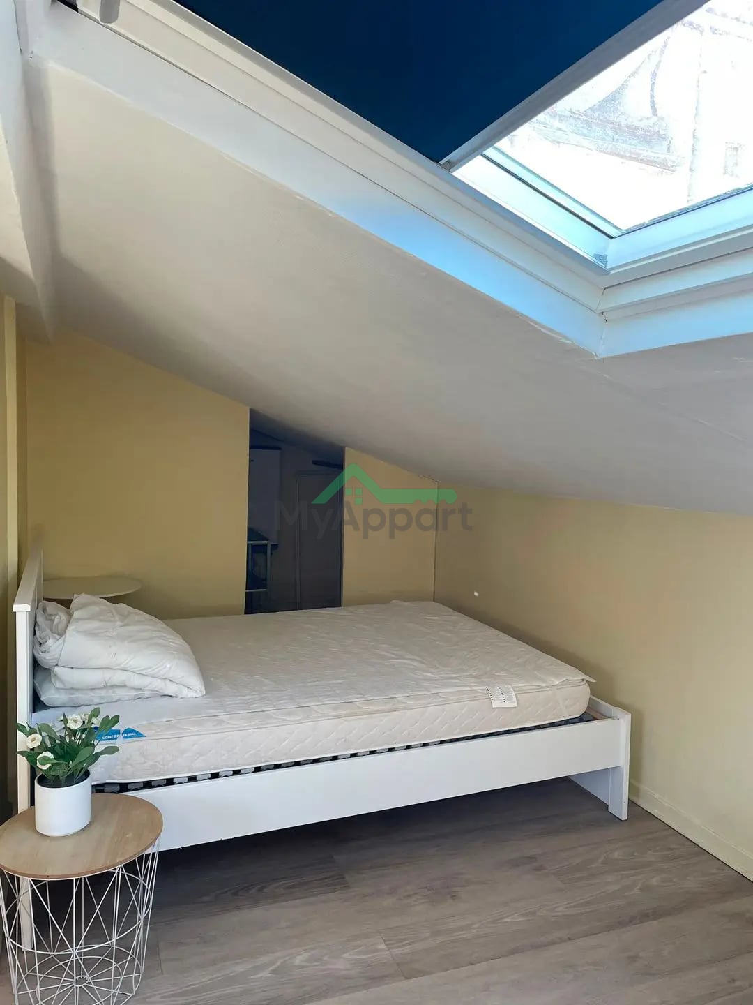 Studio meublé Croix Rousse Gros Caillou — photo 2