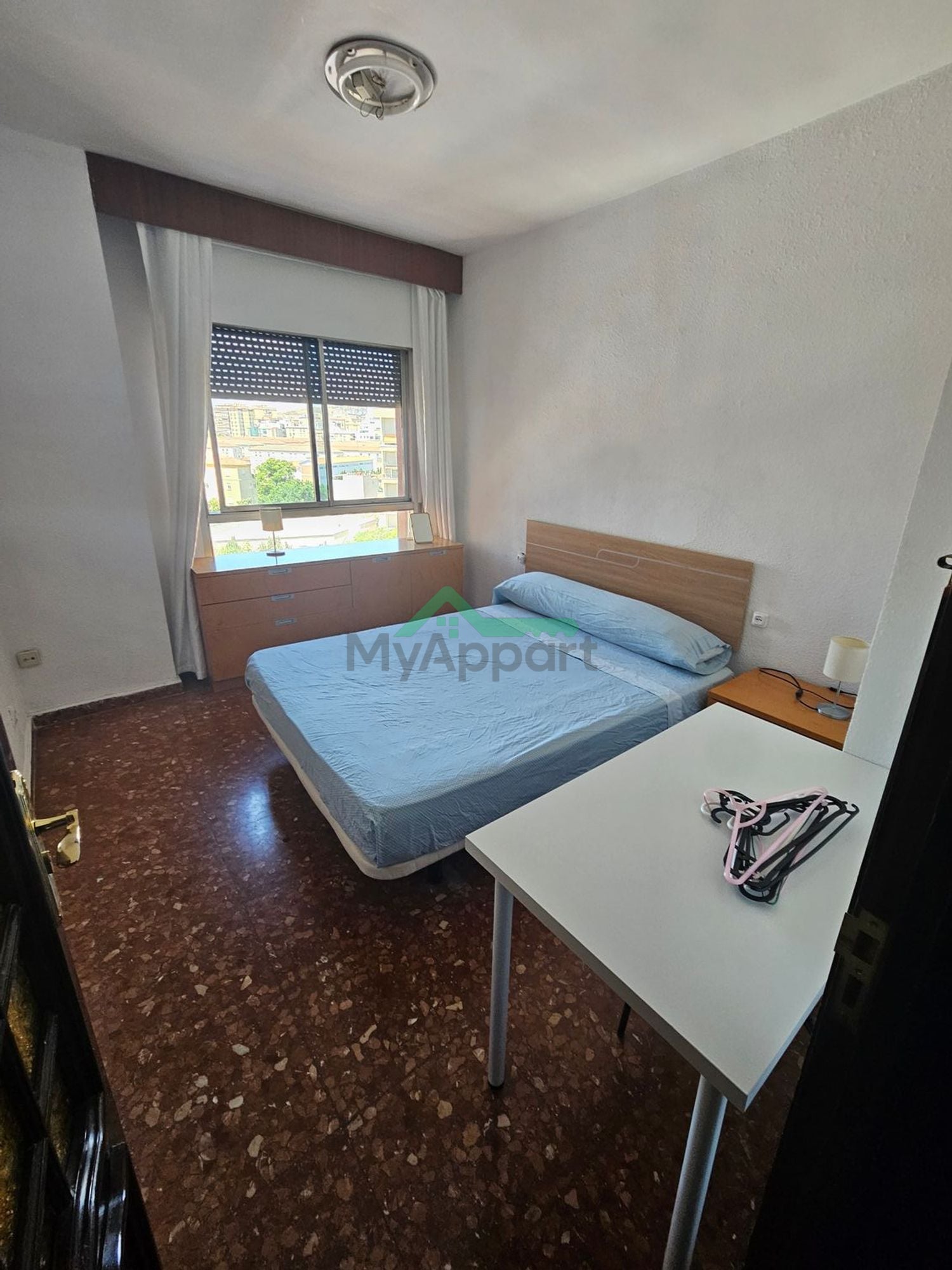 Piso céntrico 5 habitaciones parking — foto 3