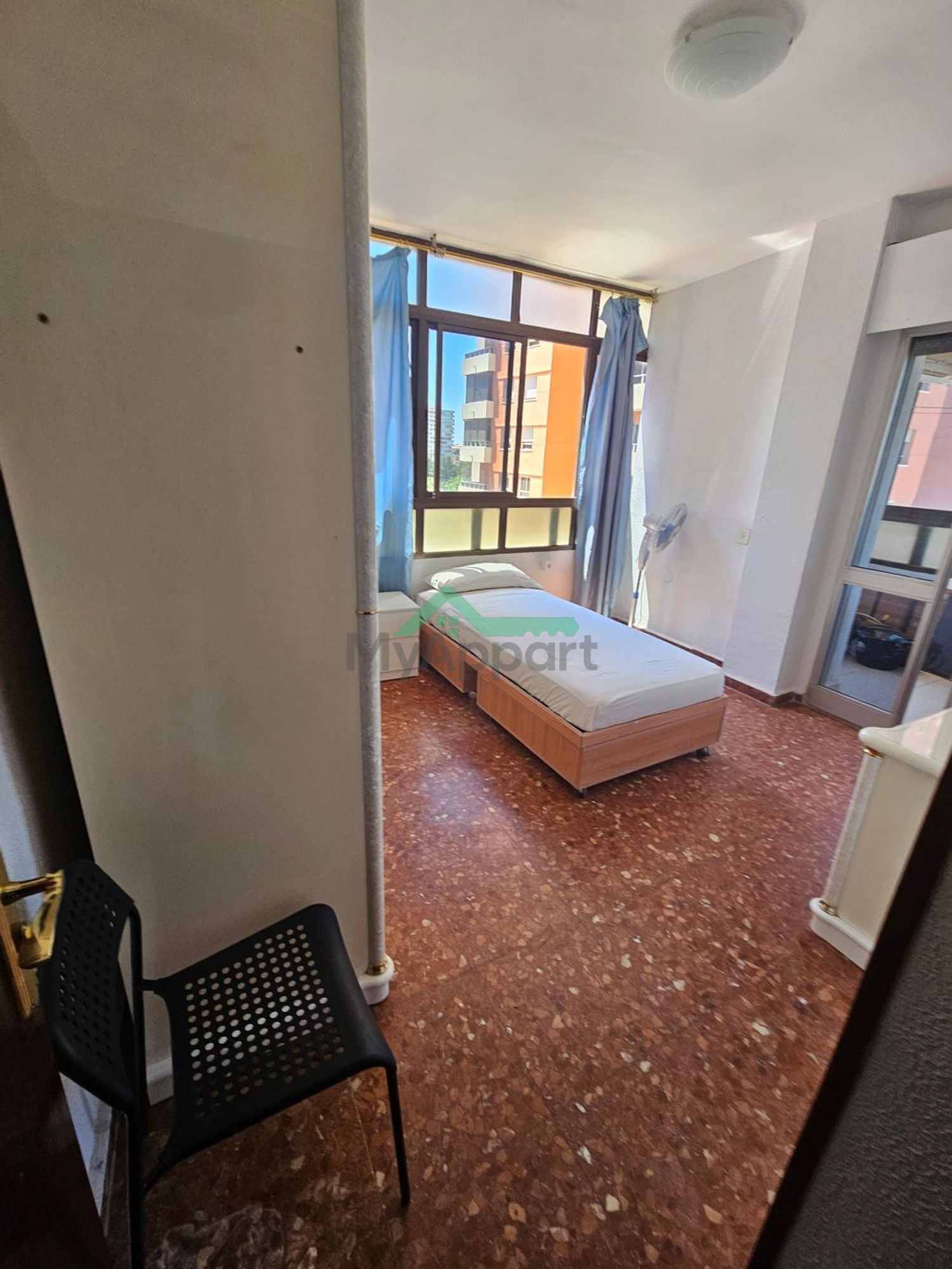 Piso céntrico 5 habitaciones parking — foto 2