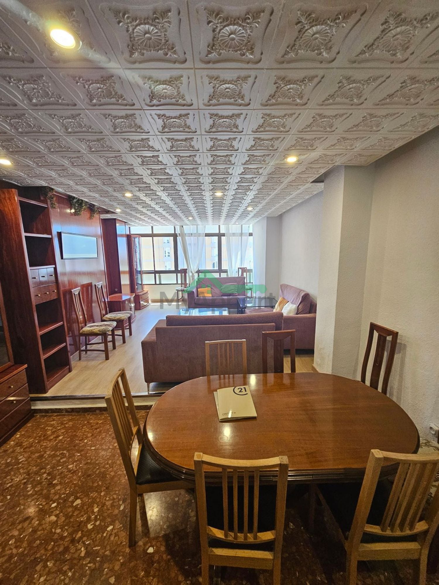 Piso céntrico 5 habitaciones parking — foto 1