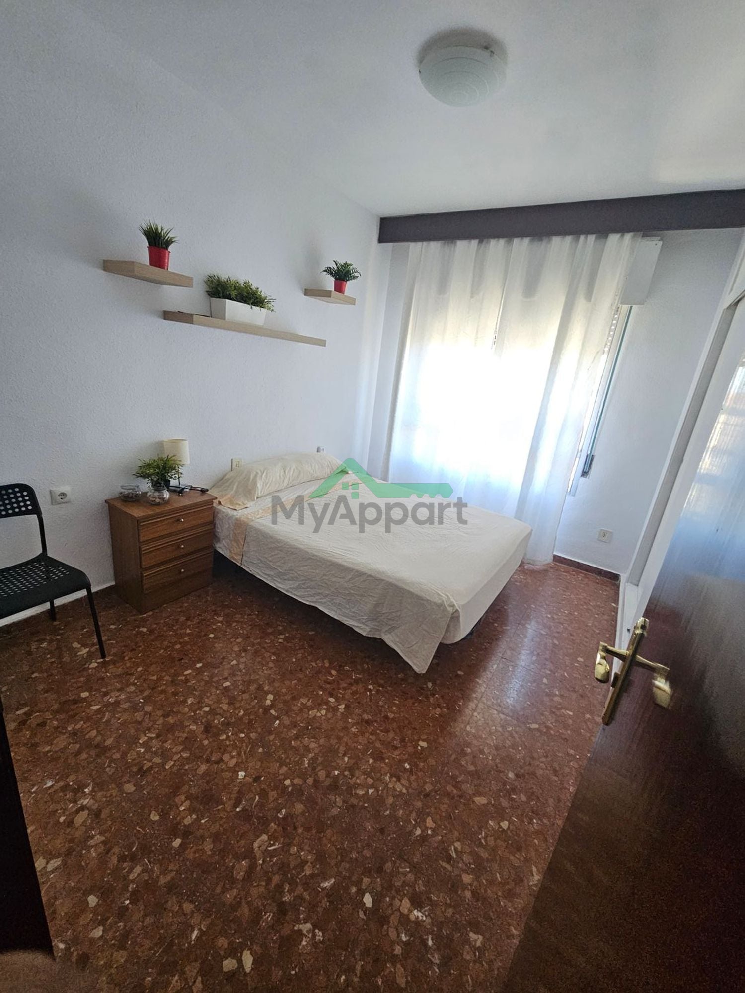 Piso céntrico 5 habitaciones parking — foto 6