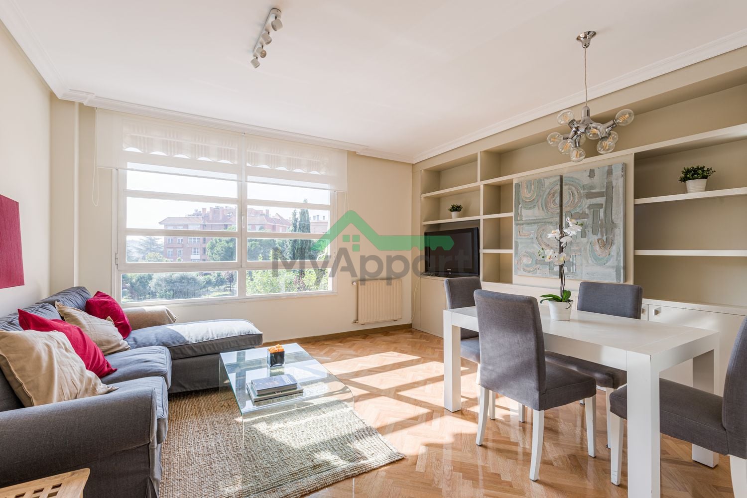 Piso amueblado con parking y piscina — foto 1