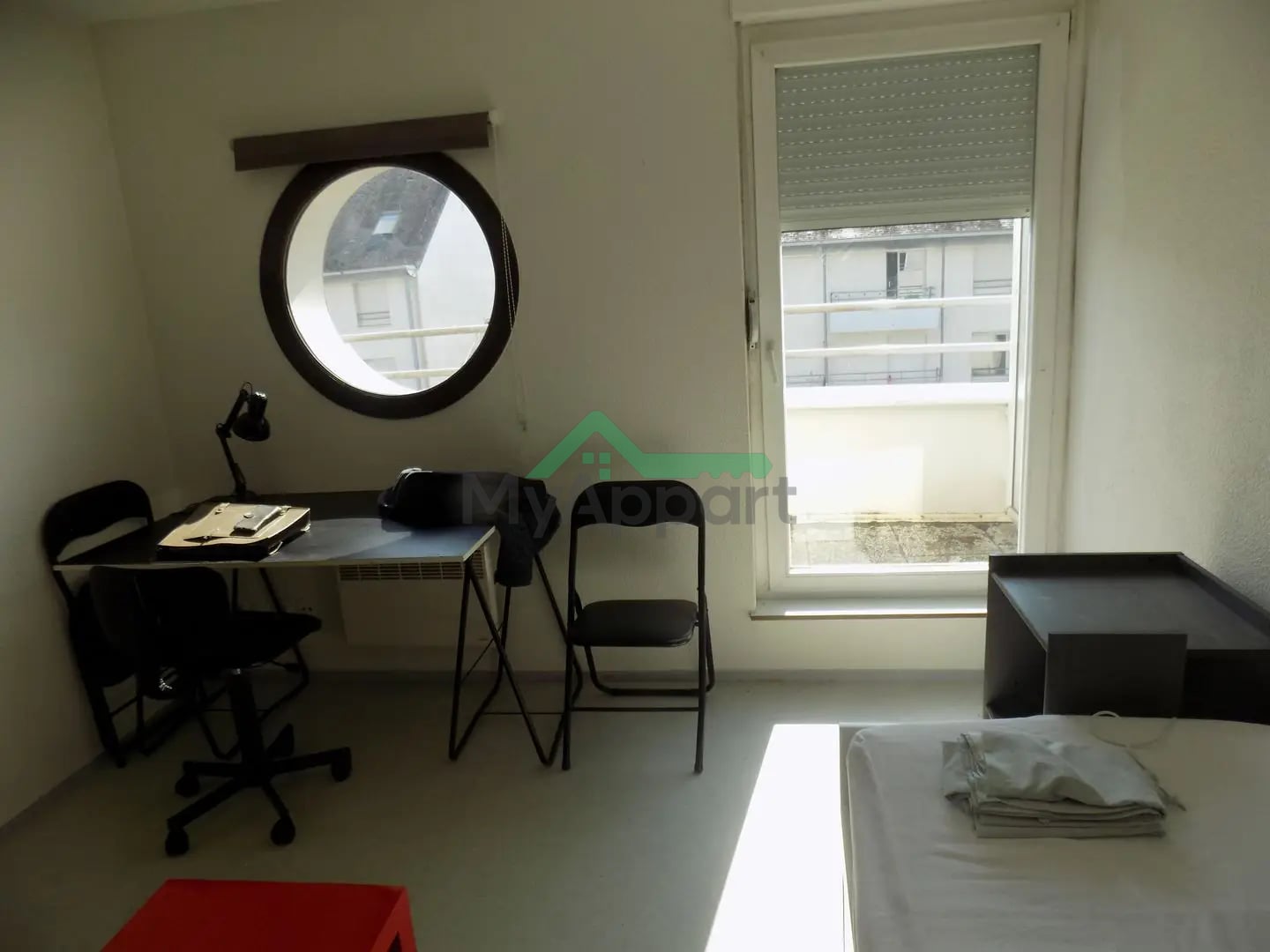 Studio meublé avec balcon et parking — photo 5