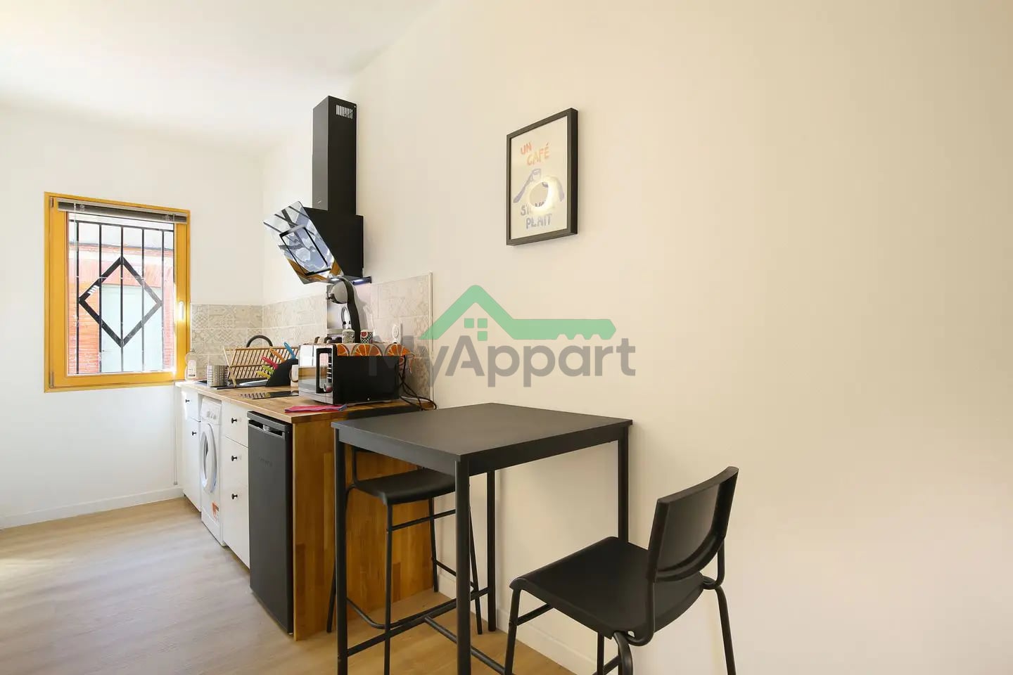 Studio meublé rénové balcon cuisine équipée — photo 4