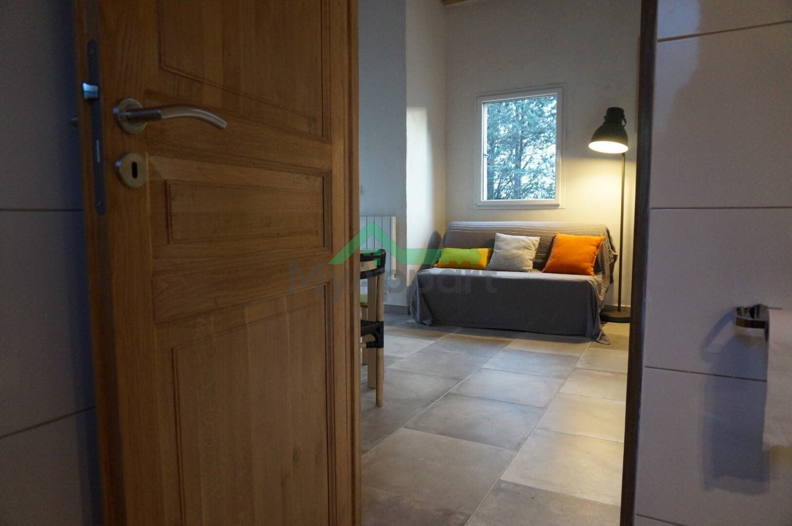 Studio meublé avec terrasse et parking — photo 6