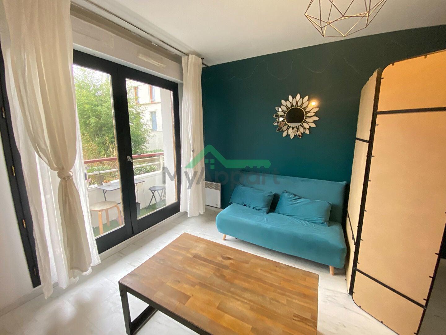 Studio meublé lumineux balcon parking à St Jacques de la Lande