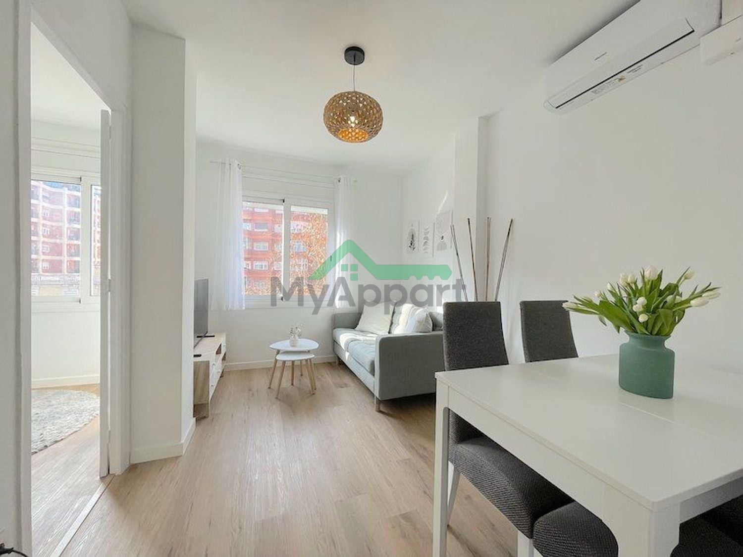 Piso reformado luminoso y amueblado — foto 1