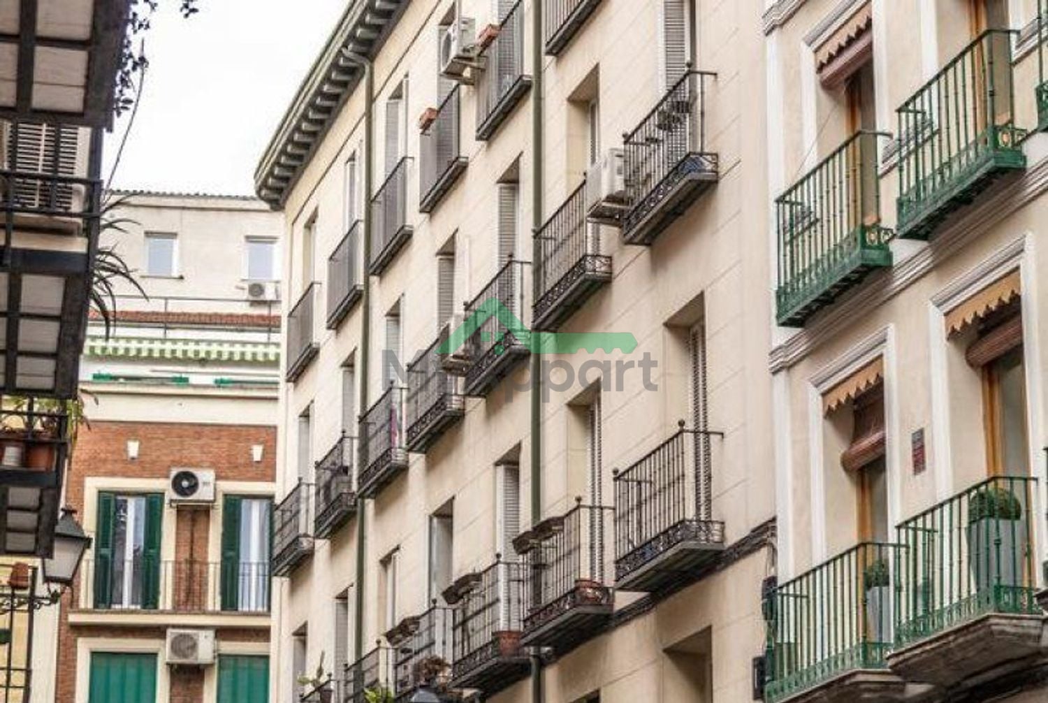 Piso amueblado con dos balcones — foto 2