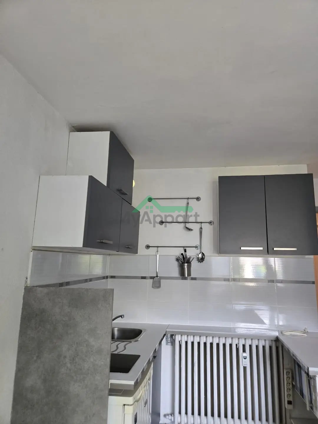 Studio rénové lumineux cuisine équipée — photo 4
