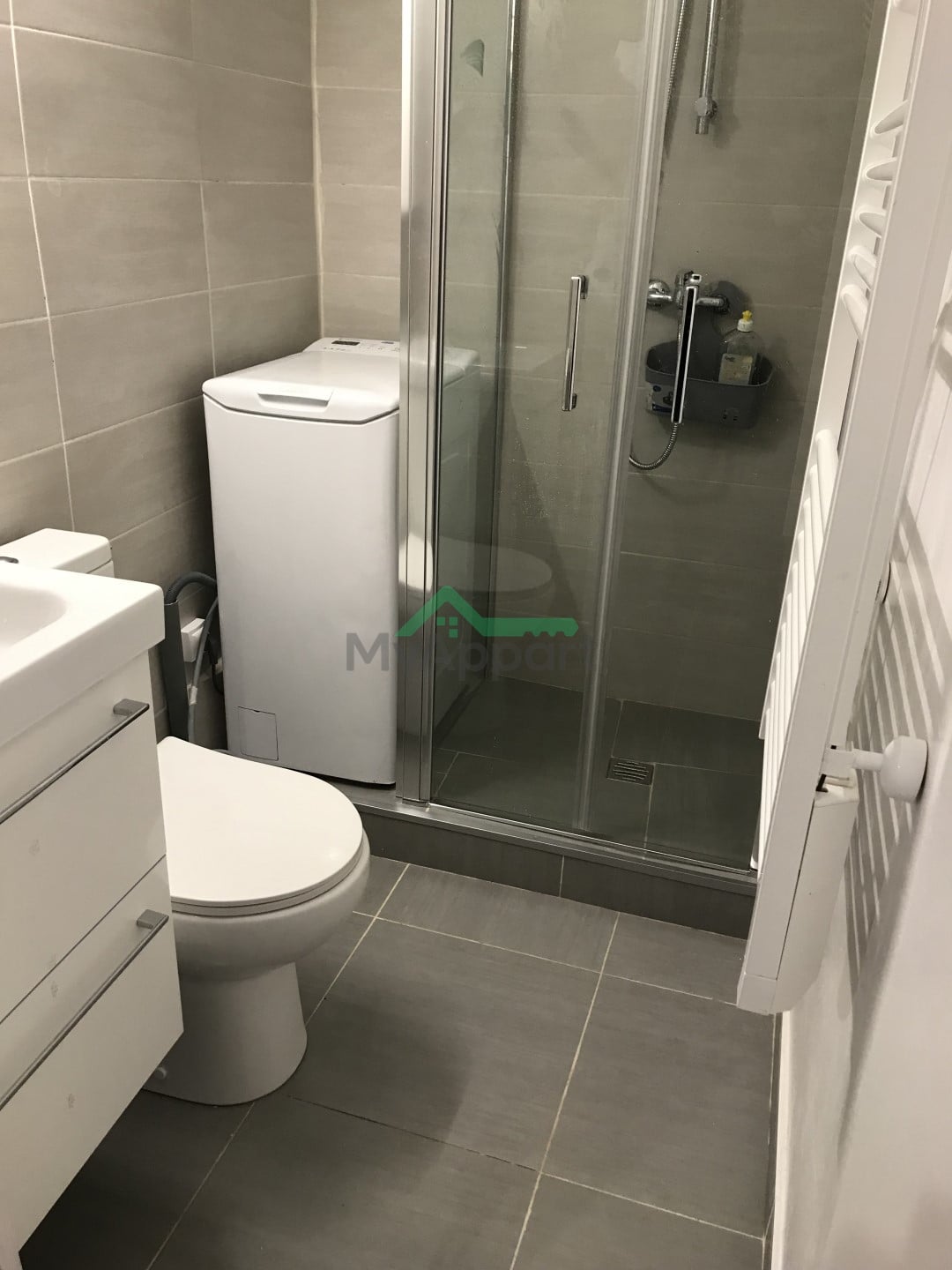 Studio meublé lumineux rénové à Paris