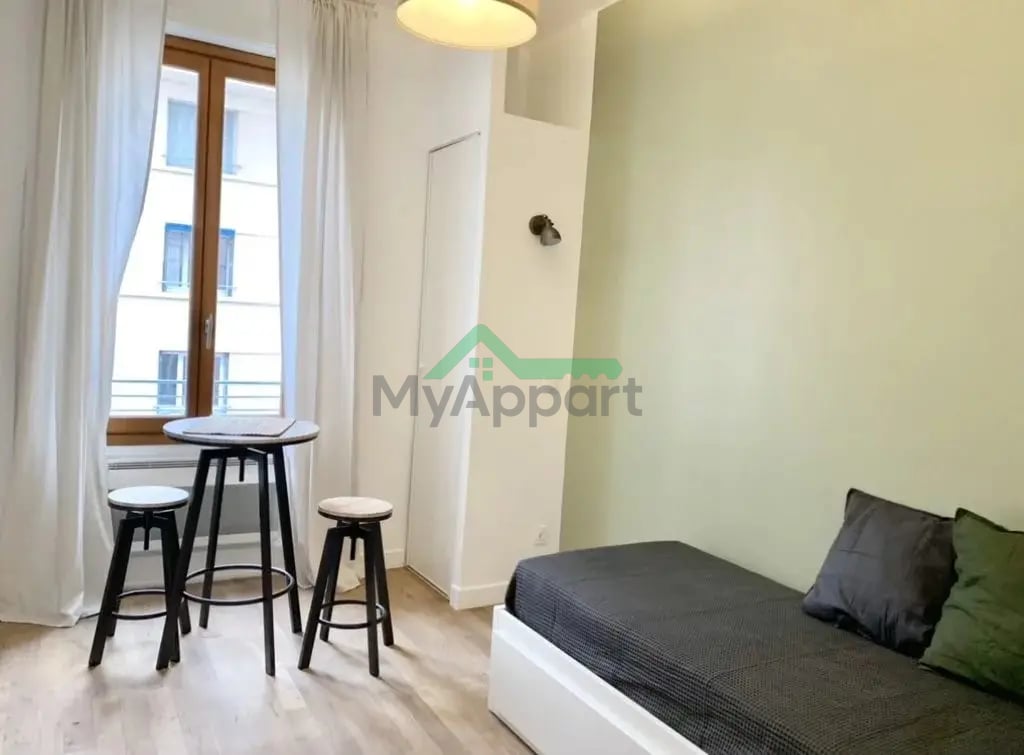 Studio meublé et équipé 4ème étage — photo 2