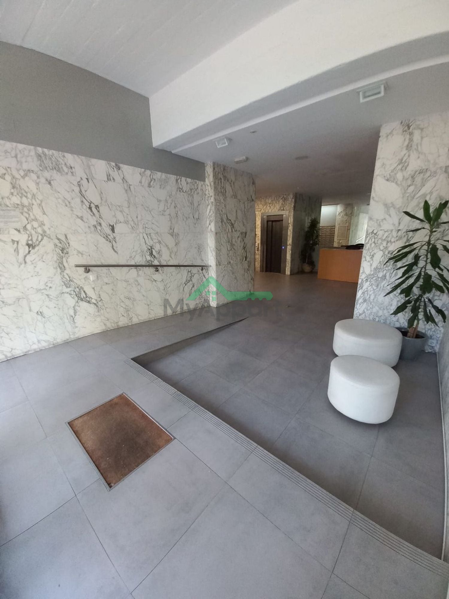 Piso amueblado con terraza cerrada — foto 1
