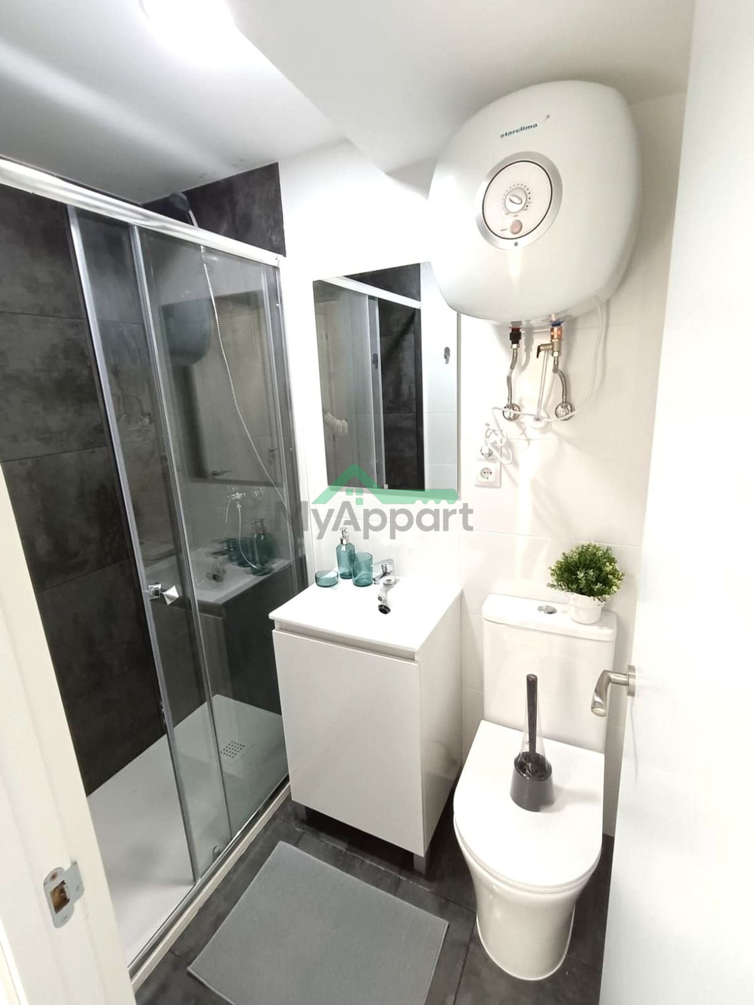 Estudio amueblado con terraza — foto 7