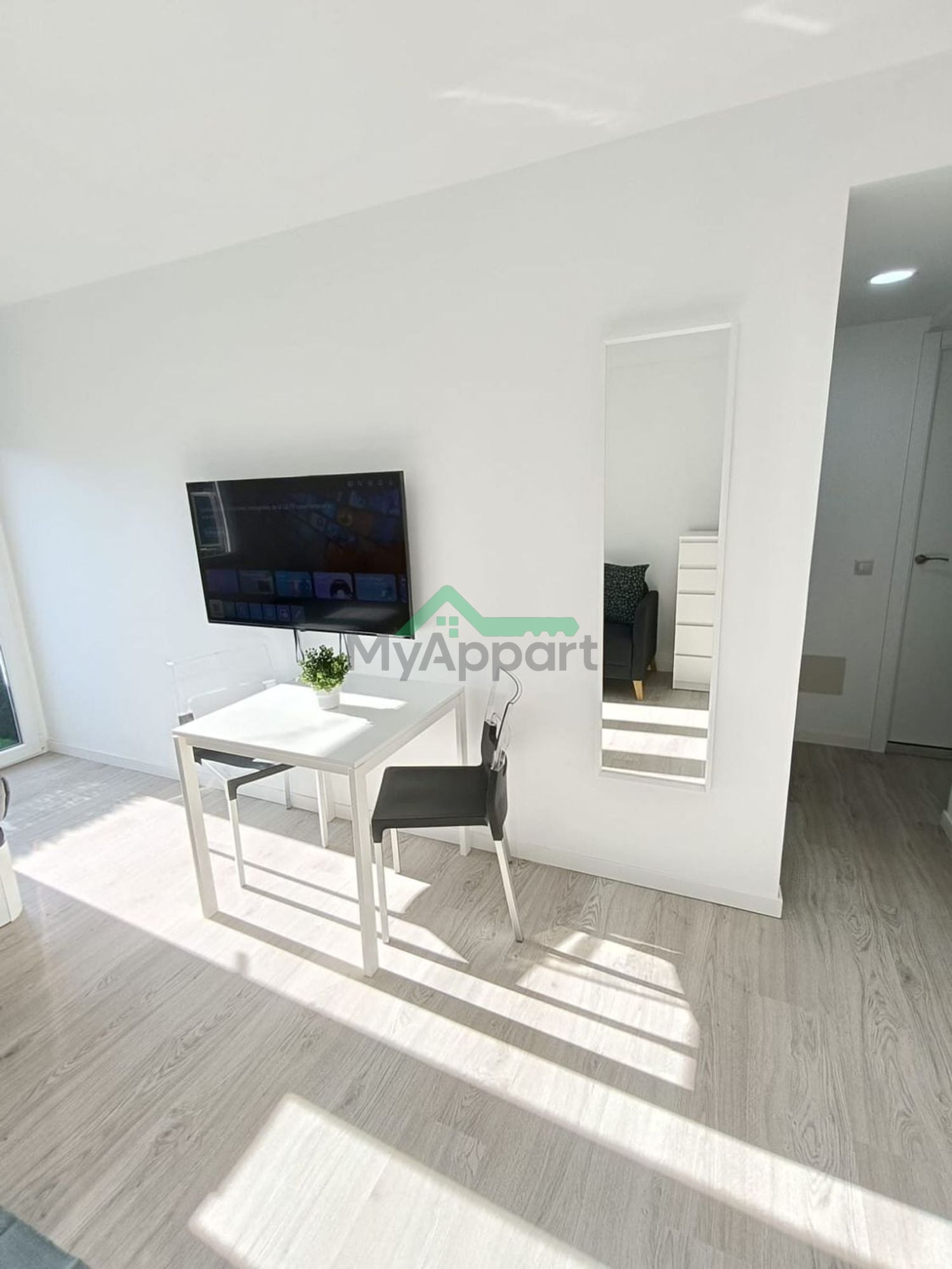 Estudio amueblado con terraza — foto 4