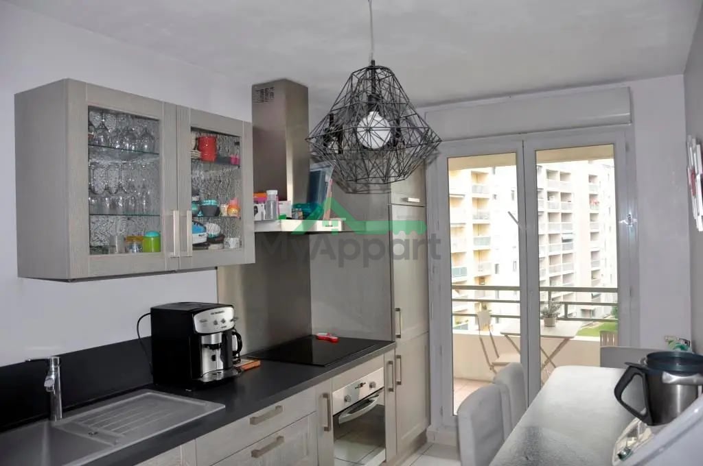 Appartement meublé lumineux terrasse box — photo 1