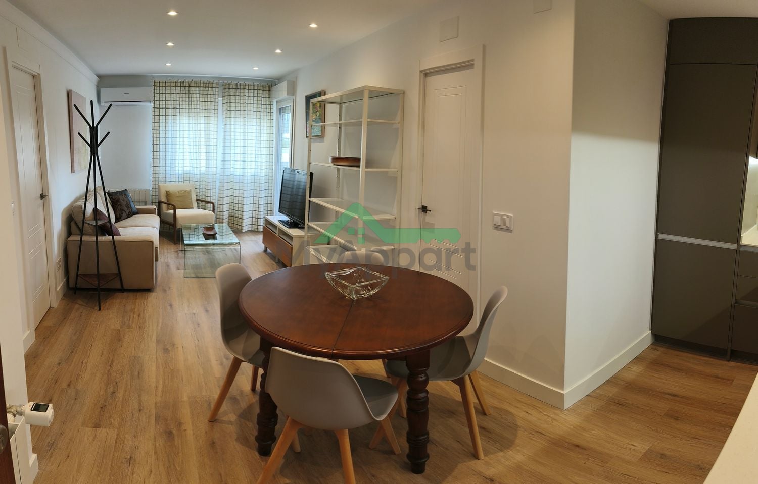 Piso reformado con cocina equipada — foto 1