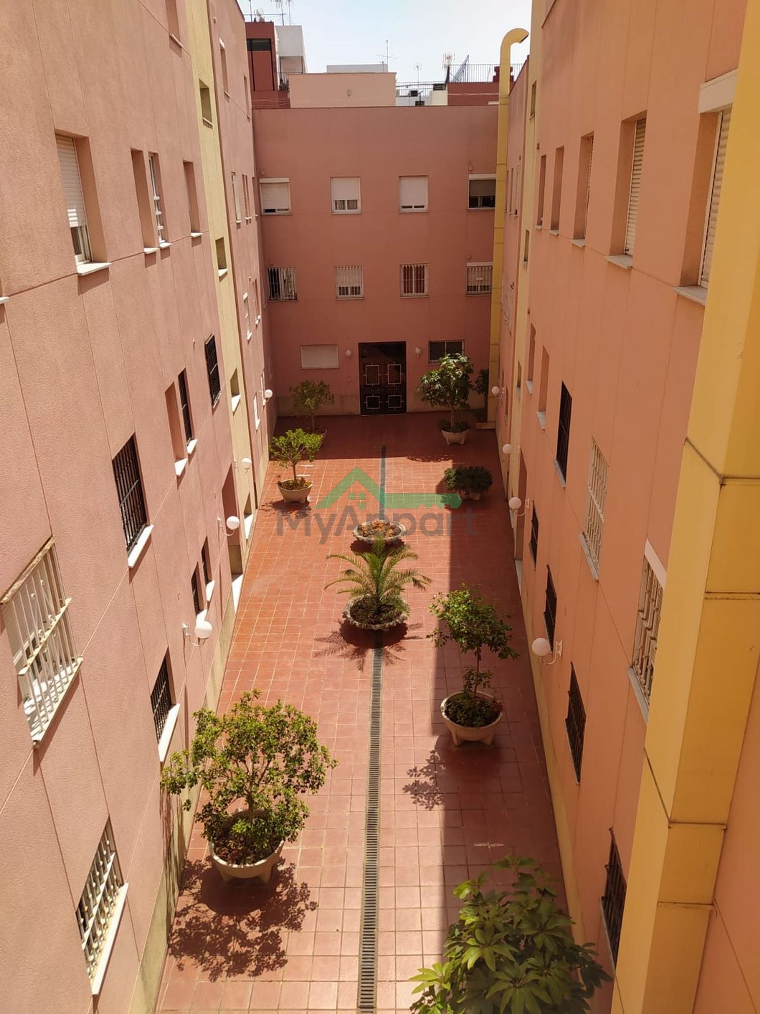 Piso exterior 2 habitaciones balcón — foto 1