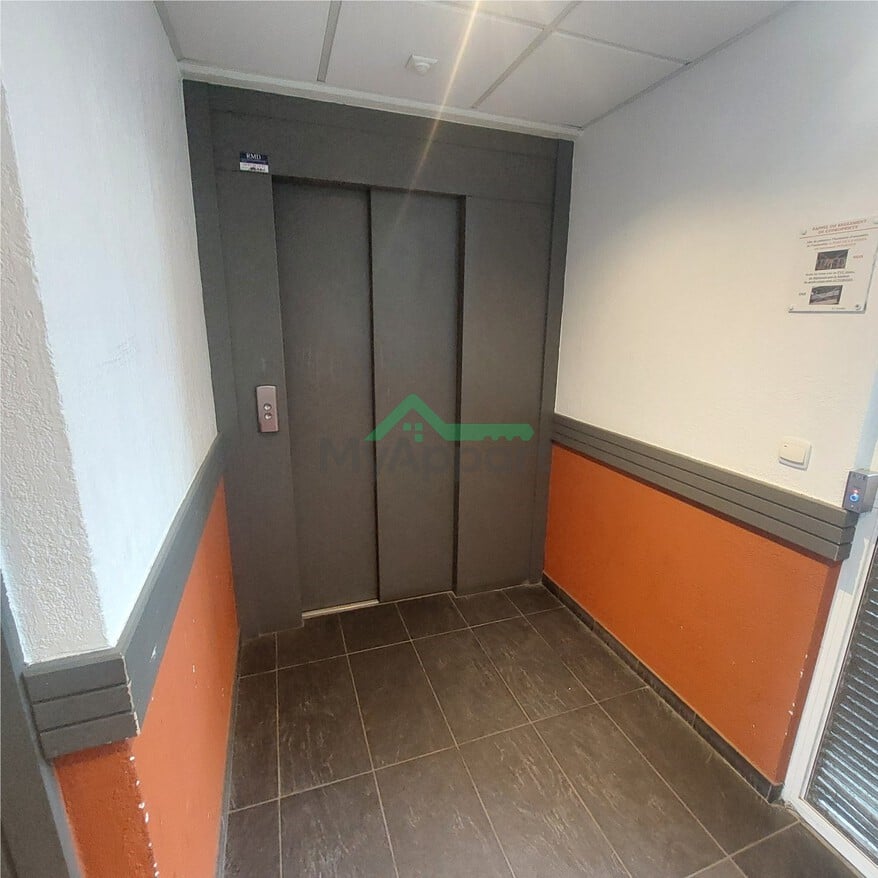 Studio meublé lumineux avec terrasse — photo 10