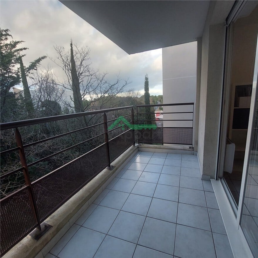 Studio meublé lumineux avec terrasse — photo 2