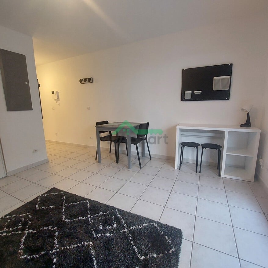 Studio meublé lumineux avec terrasse — photo 6