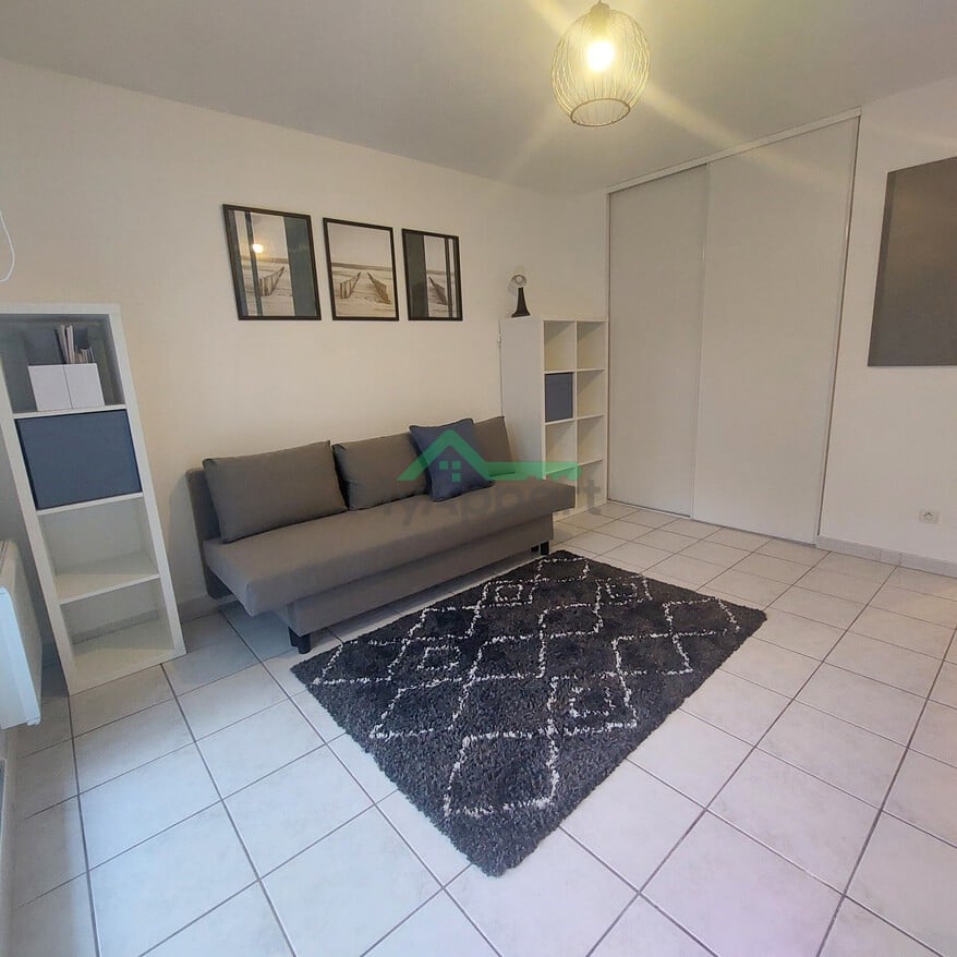 Studio meublé lumineux avec terrasse — photo 4