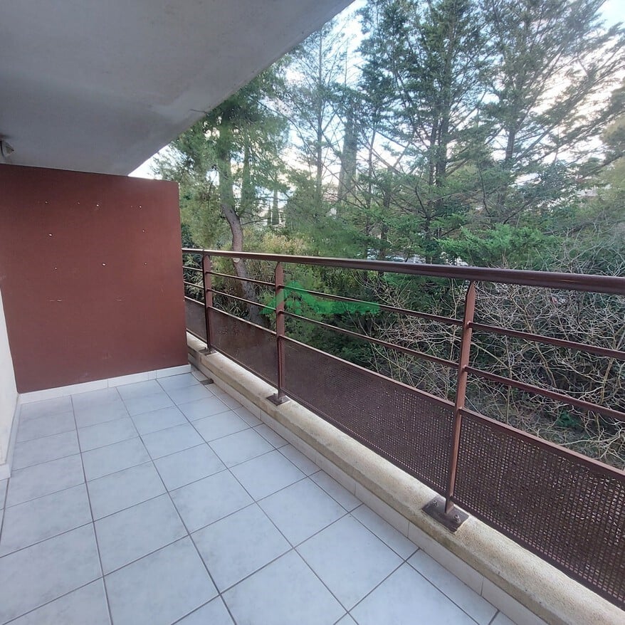 Studio meublé lumineux avec terrasse — photo 1