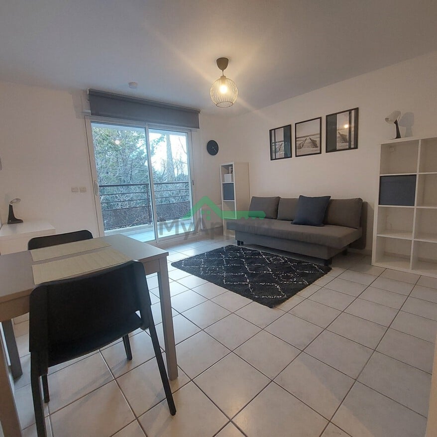 Studio meublé lumineux avec terrasse — photo 3