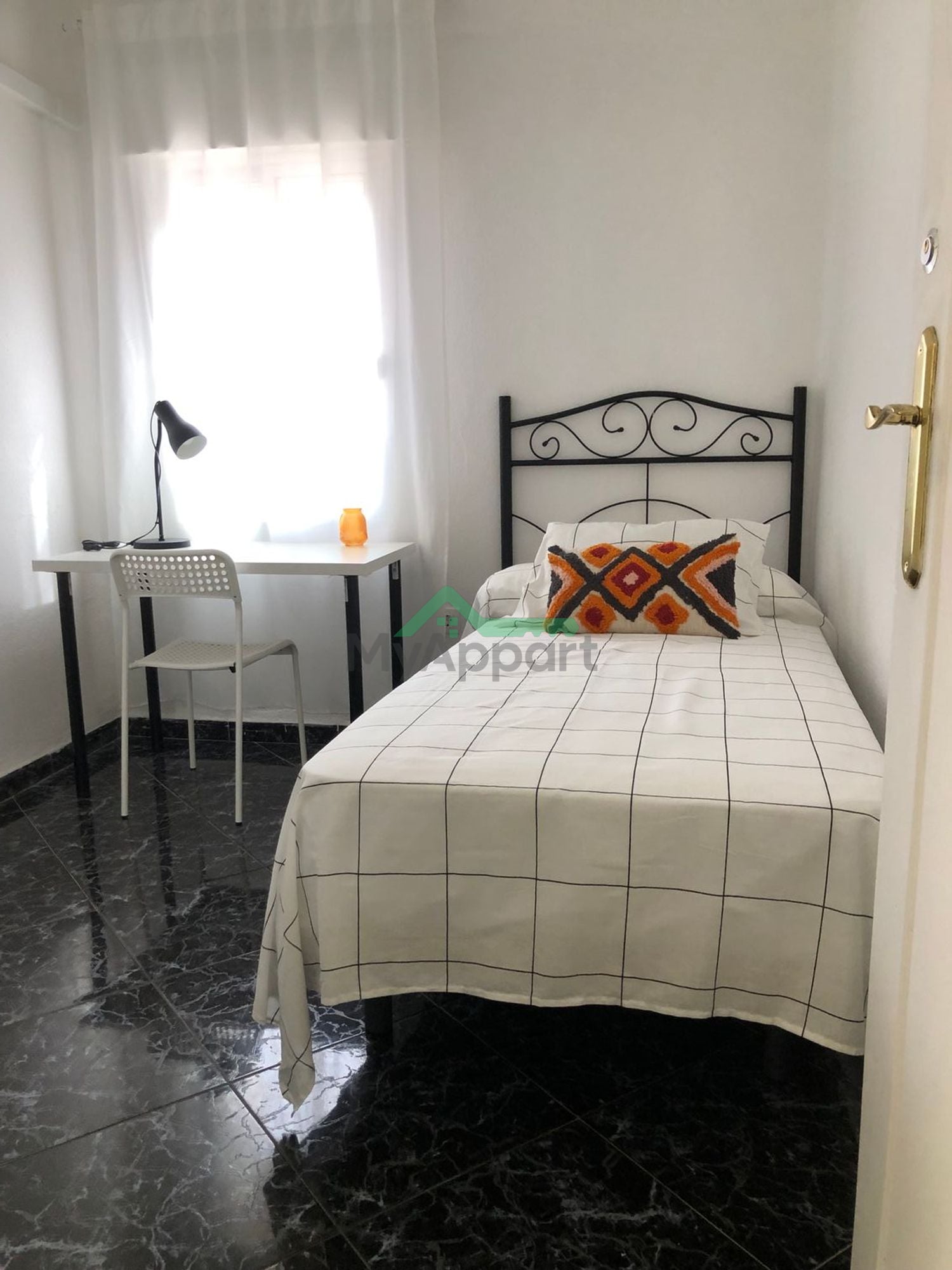 Piso 4 hab. reformado estudiantes — foto 1
