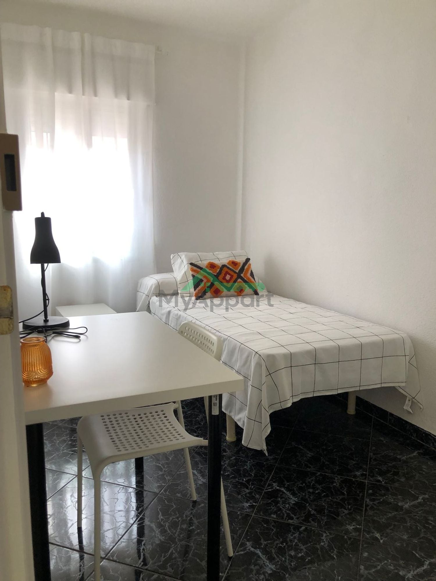 Piso 4 hab. reformado estudiantes — foto 2