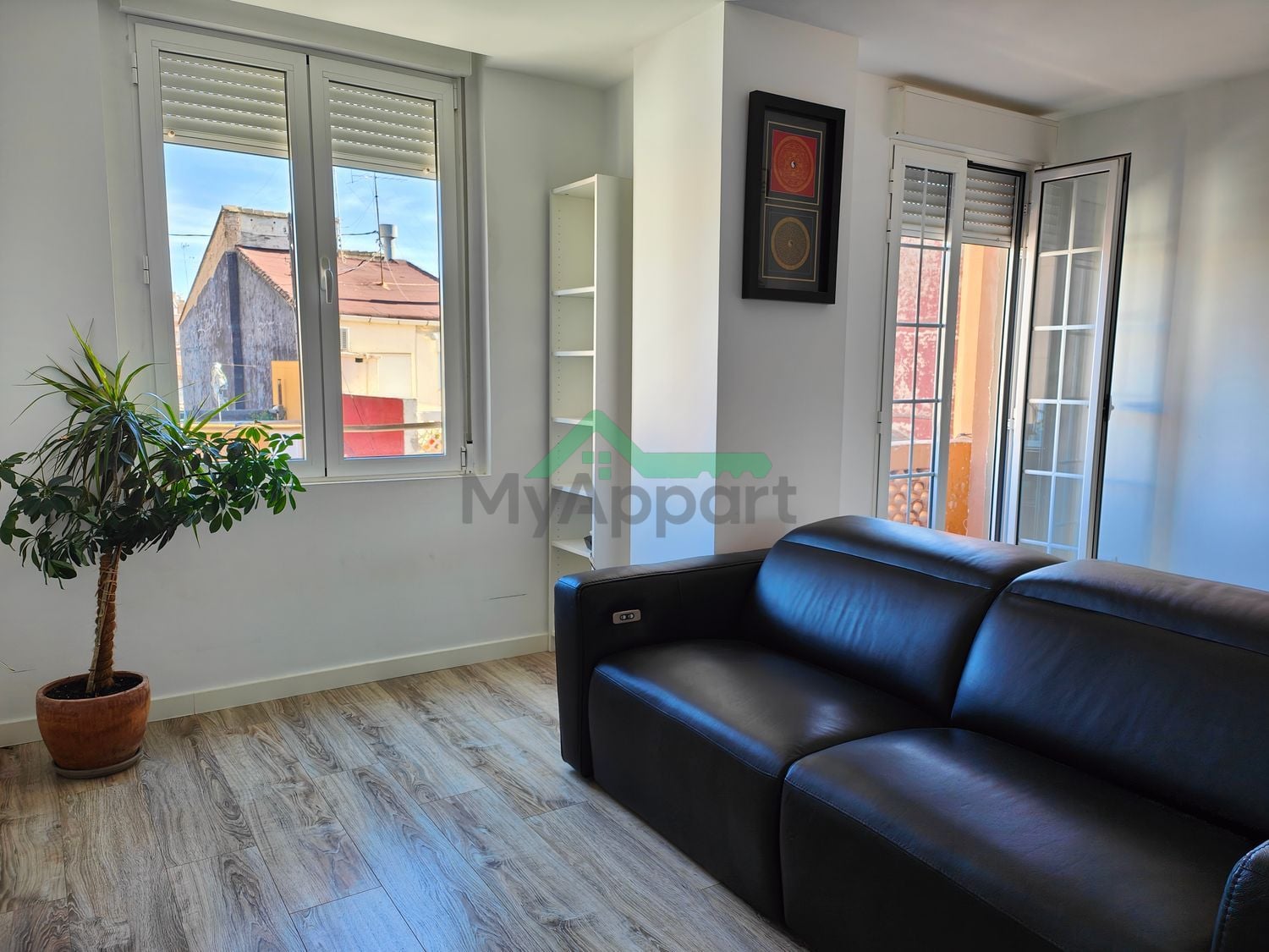 Piso luminoso con balcón cerca del mar — foto 6