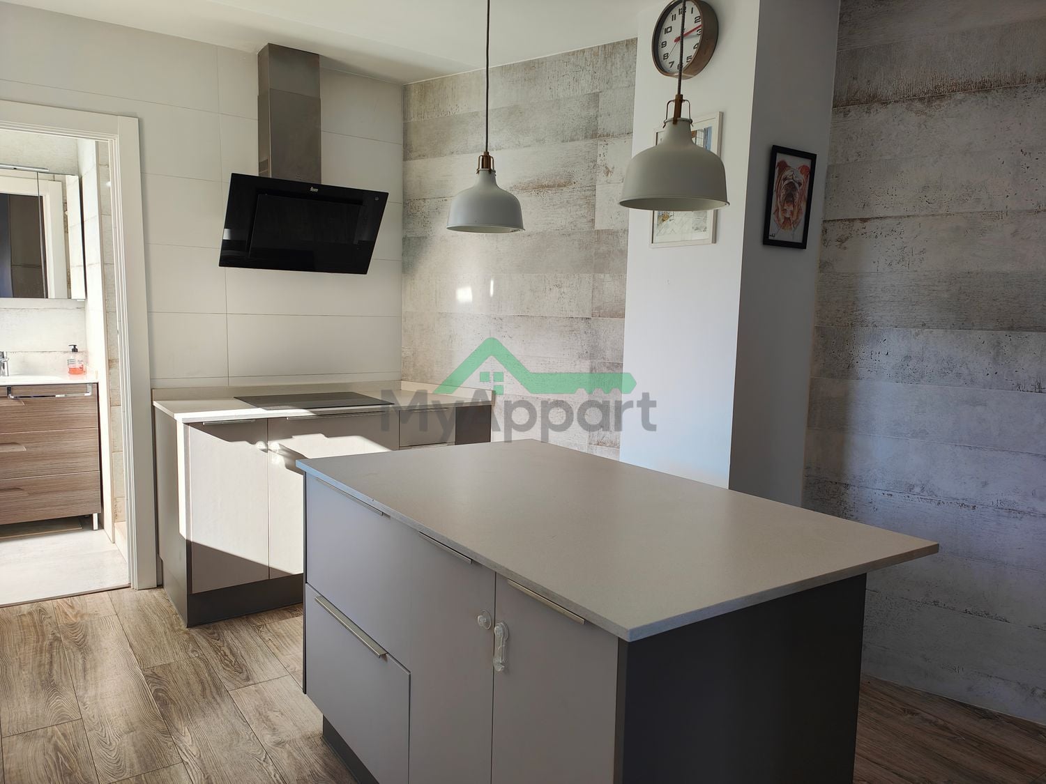 Piso luminoso con balcón cerca del mar — foto 3