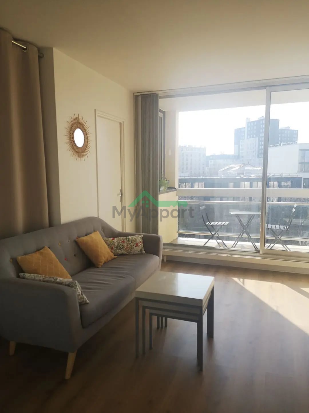 Studio meublé avec balcon et parking — photo 8