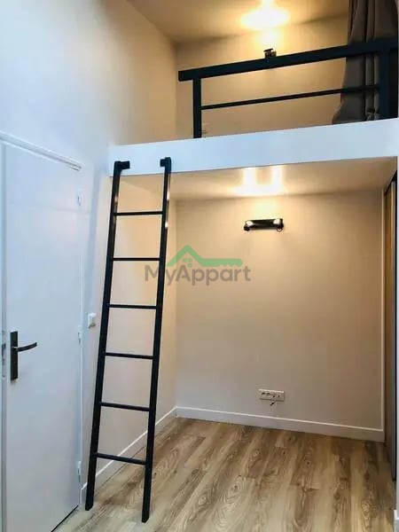 Studio meublé avec mezzanine — photo 5